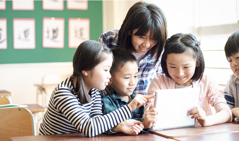 ICT化とは?働き方を変える教育・保育現場での活用事例